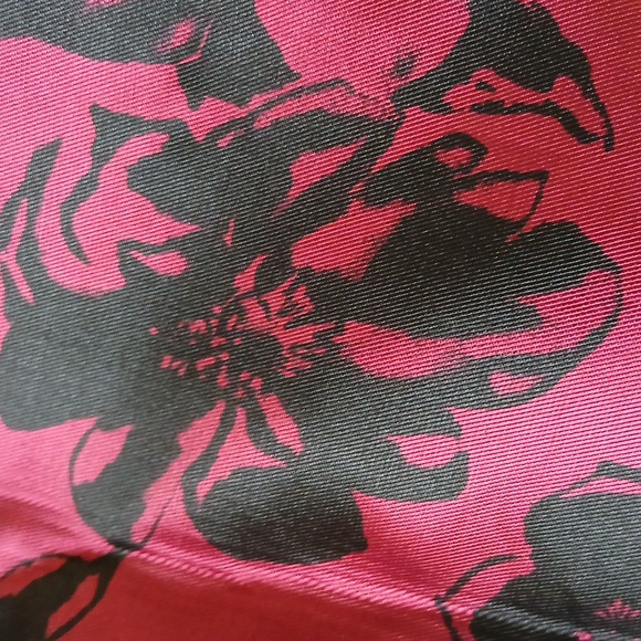 Medium Maurices Woman's Flowery Black and Magenta Skirt - Picture 7 of 9